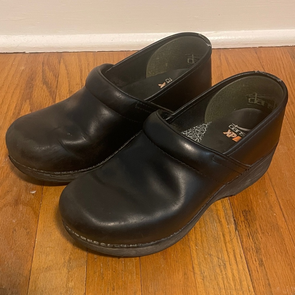 Dansko size 38 XP 2.0 black clogs